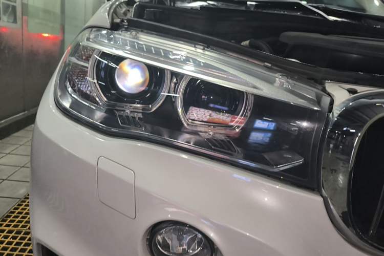 Used BMW X5 2017 xDrive28i Right Front Headlight