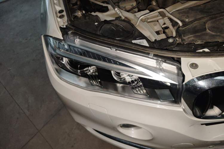 Used BMW X5 2017 xDrive28i Right Front Headlight