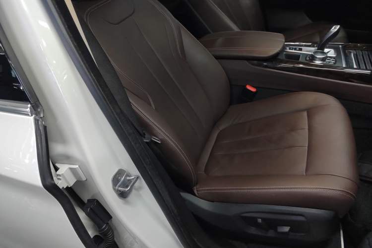 Used BMW X5 2017 xDrive28i Right Front Seat