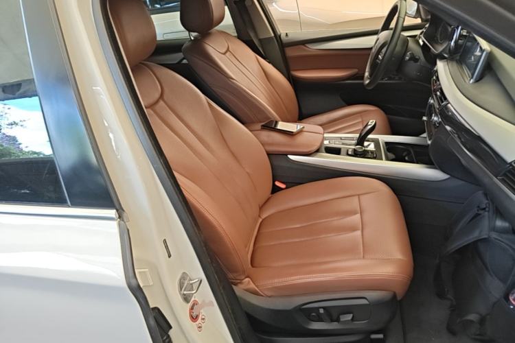 Used BMW X5 2017 xDrive35i Middle East Right Front Seat