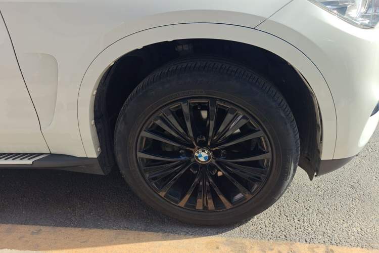 Used BMW X5 2017 xDrive28i Right Front Wheel Hub