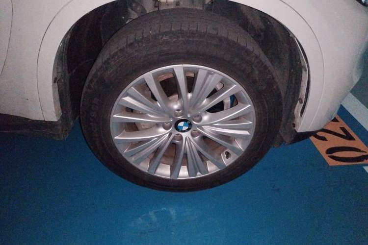 Used BMW X5 2017 xDrive28i Right Front Wheel Hub