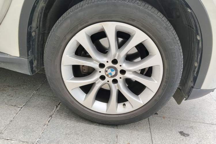 Used BMW X5  Right Front Wheel Hub