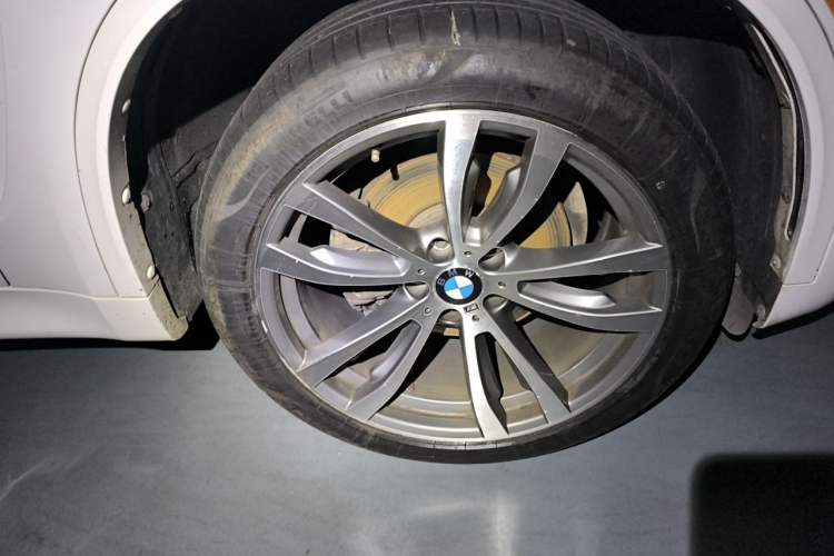 Used BMW X5 2017 xDrive35i M Sport Edition Right Front Wheel Hub