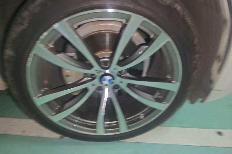 Used BMW X5 2017 xDrive28i Right Front Wheel Hub
