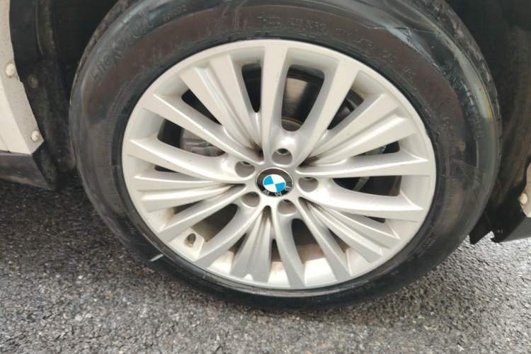 Used BMW X5 2017 xDrive28i Right Front Wheel Hub