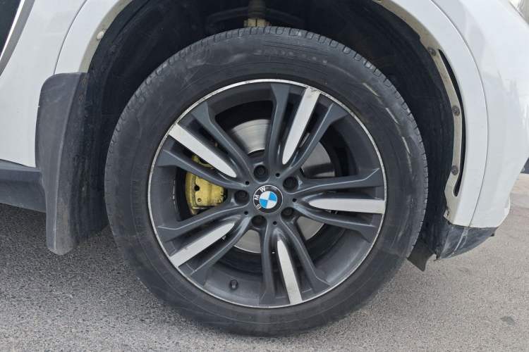 Used BMW X5 2017 xDrive35i Elegant Edition Right Front Wheel Hub