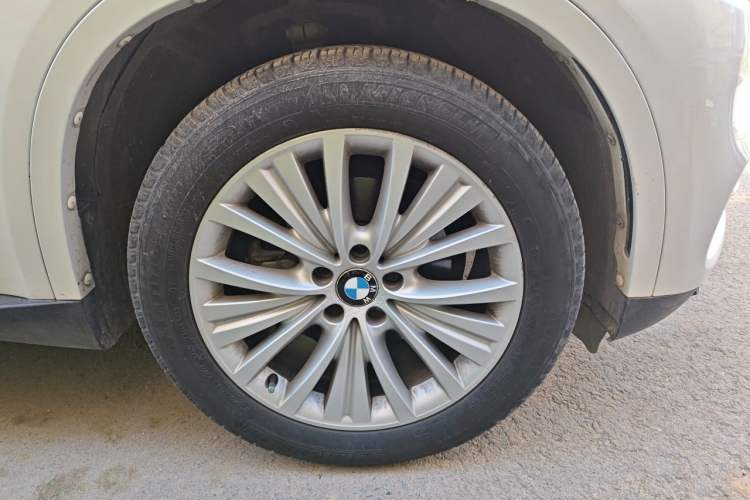 Used BMW X5 2017 xDrive28i Right Front Wheel Hub