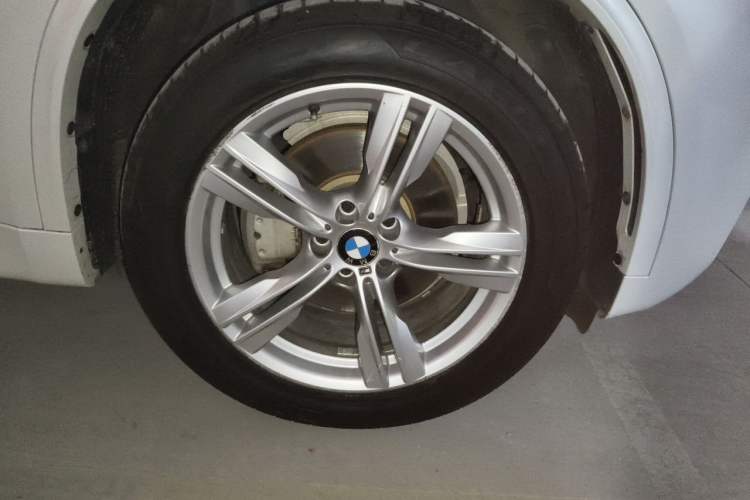 Used BMW X5 2017 xDrive35i M Sport Edition Right Front Wheel Hub
