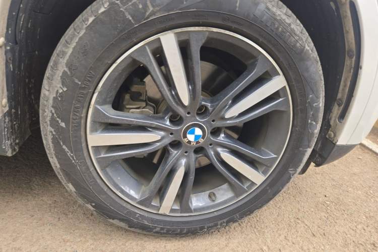 Used BMW X5  Right Front Wheel Hub