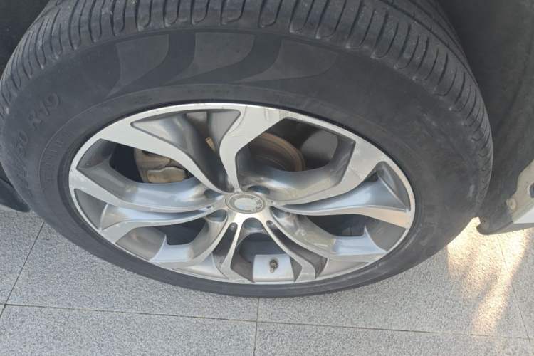 Used BMW X5 2017 xDrive35i Elegant Edition Right Front Wheel Hub