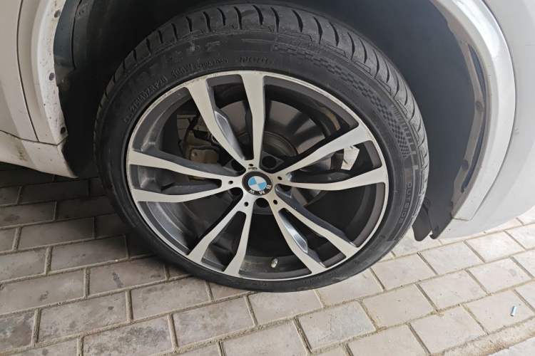 Used BMW X5 2017 xDrive28i Right Front Wheel Hub