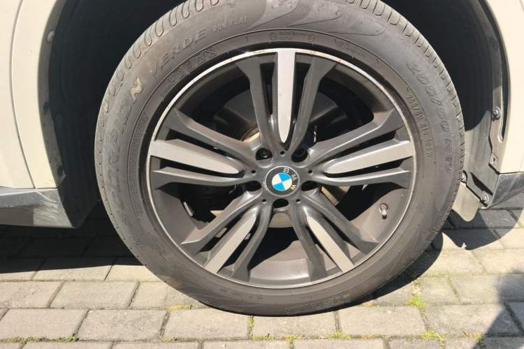 Used BMW X5 2017 xDrive35i Elegant Edition Right Front Wheel Hub