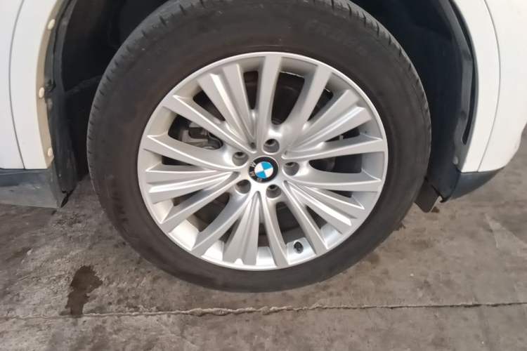Used BMW X5 2017 xDrive28i Right Front Wheel Hub