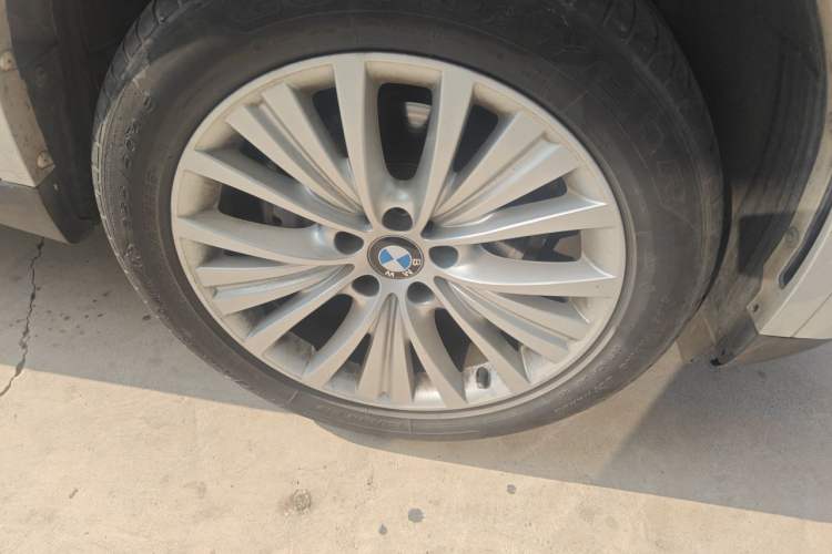 Used BMW X5 2017 xDrive28i Right Front Wheel Hub