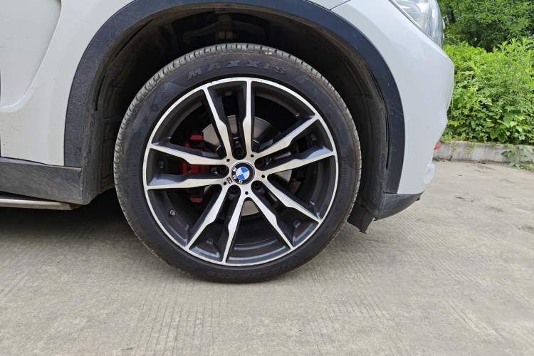 Used BMW X5  Right Front Wheel Hub