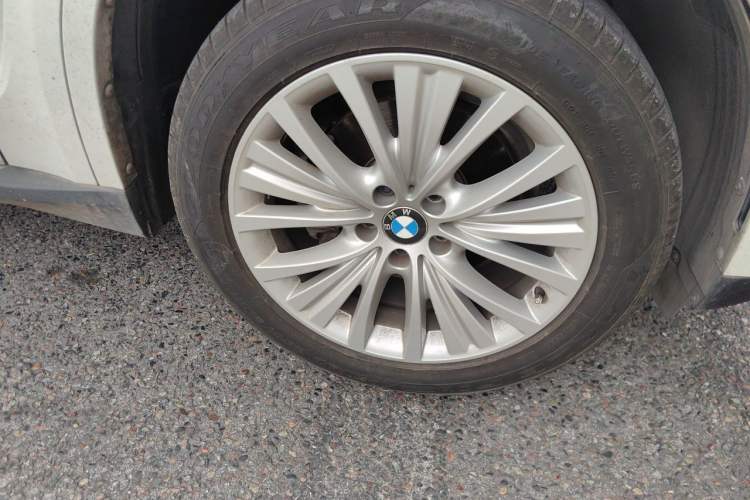 Used BMW X5 2017 xDrive28i Right Front Wheel Hub