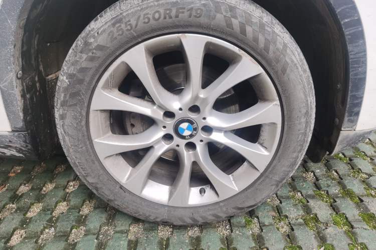 Used BMW X5 2017 xDrive35i Middle East Right Front Wheel Hub