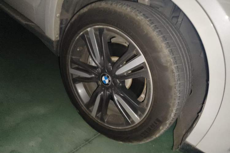 Used BMW X5 2017 xDrive35i Elegant Edition Right Front Wheel Hub