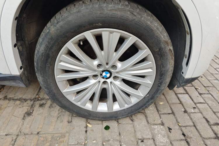 Used BMW X5 2017 xDrive28i Right Front Wheel Hub