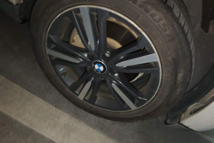 Used BMW X5 2017 xDrive35i Elegant Edition Right Front Wheel Hub