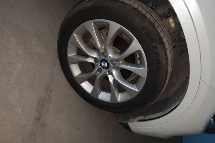 Used BMW X5 2017 xDrive28i Right Front Wheel Hub