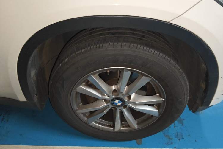 Used BMW X5 2017 xDrive35i Standard Model U.S. Specification Right Front Wheel Hub