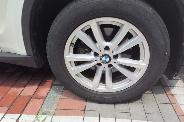 Used BMW X5 2017 xDrive35i Elegant Edition Right Front Wheel Hub