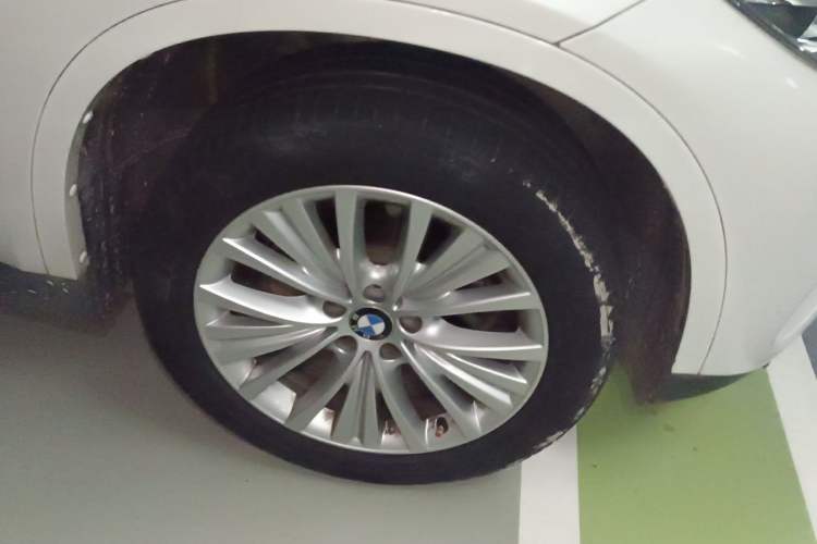 Used BMW X5 2017 xDrive28i Right Front Wheel Hub