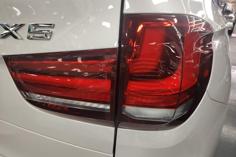 Used BMW X5 2017 xDrive35i Standard Model U.S. Specification Right Rear Taillight