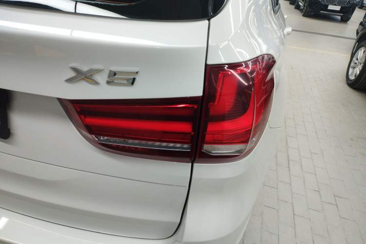 Used BMW X5 2017 xDrive28i Right Rear Taillight
