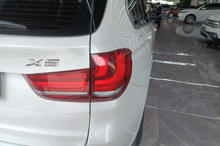 Used BMW X5 2017 xDrive28i Right Rear Taillight