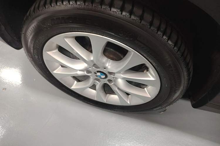 Used BMW X5 2017 xDrive35i Standard Model U.S. Specification Right Rear Wheel Hub