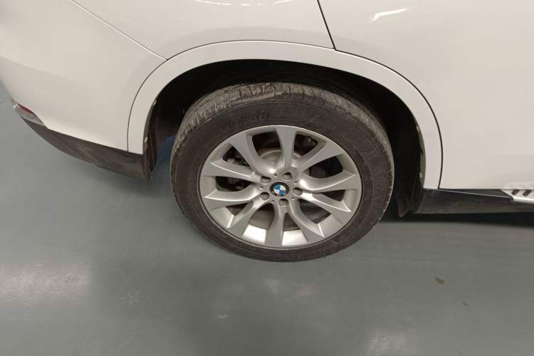 Used BMW X5 2017 xDrive28i Right Rear Wheel Hub