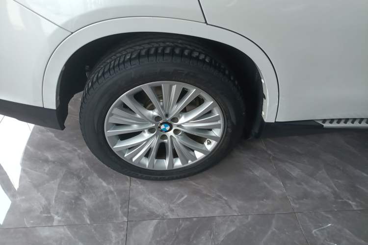 Used BMW X5 2017 xDrive28i Right Rear Wheel Hub