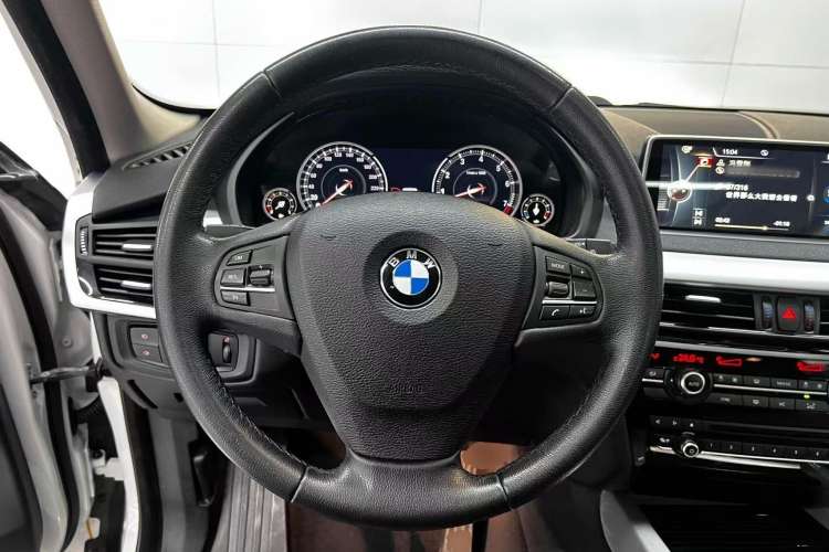 Used BMW X5 2017 xDrive35i Middle East Steering Wheel