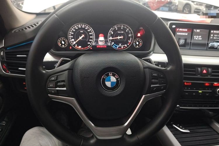 Used BMW X5 2017 xDrive35i Standard Model U.S. Specification Steering Wheel