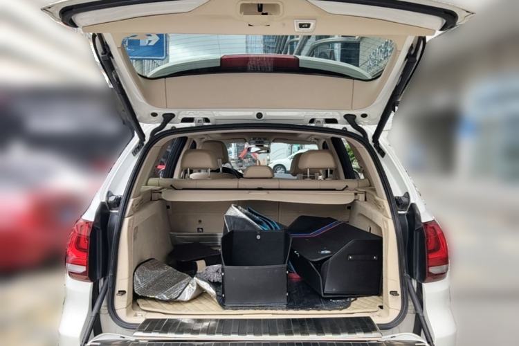 Used BMW X5  Trunk