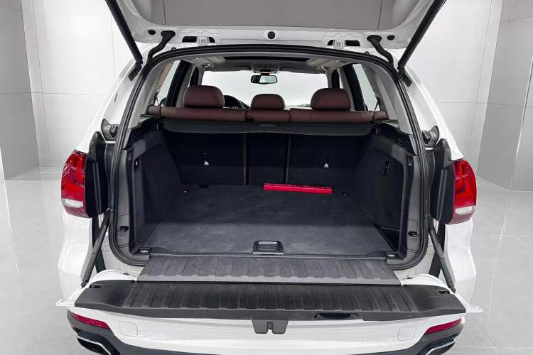 Used BMW X5 2017 xDrive35i Middle East Trunk