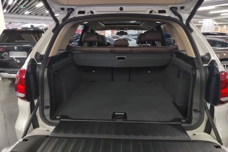 Used BMW X5 2017 xDrive28i Trunk