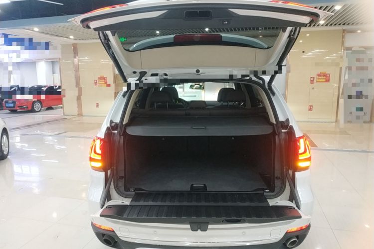 Used BMW X5 2017 xDrive28i Trunk