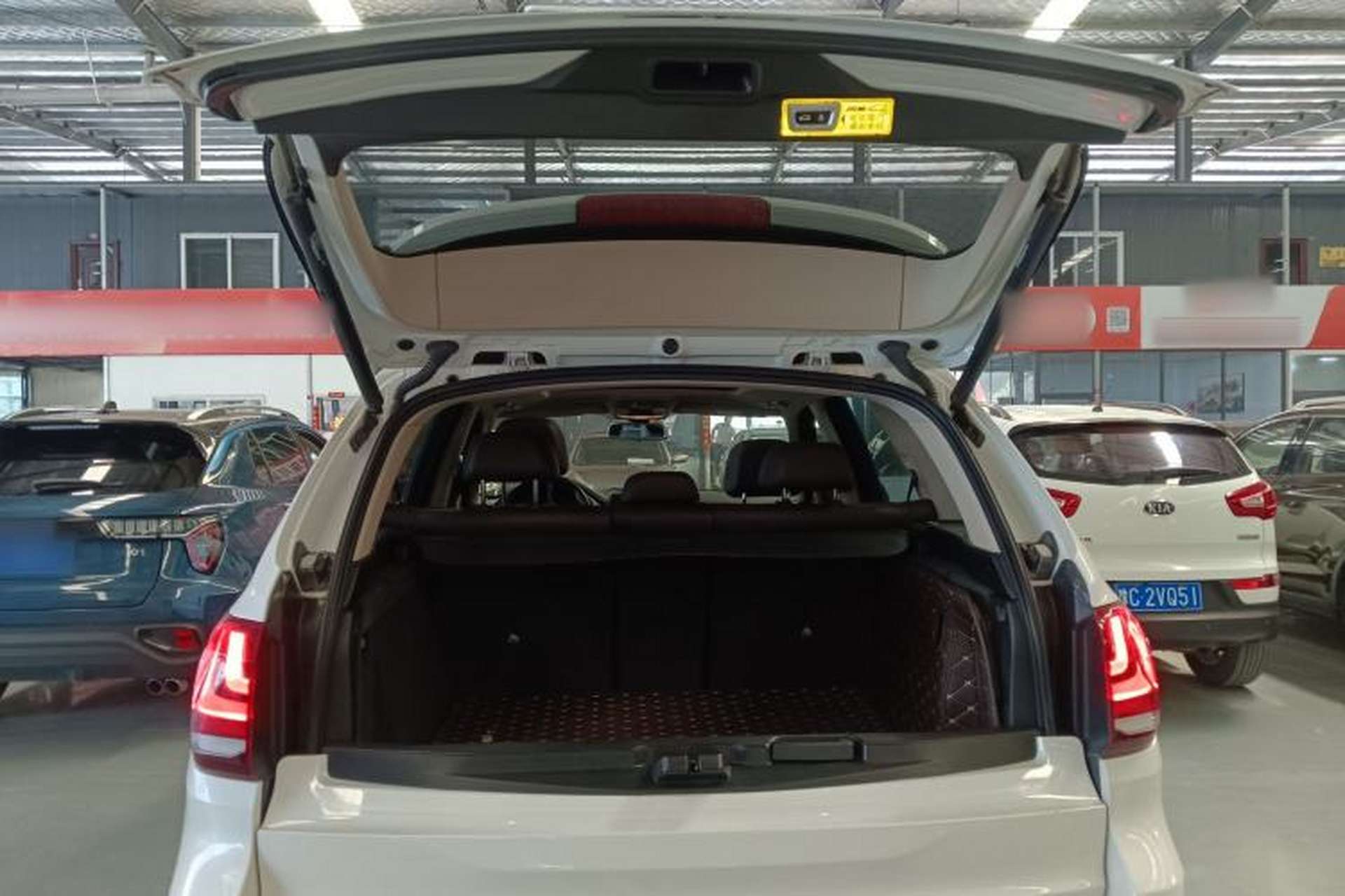 Used BMW X5 2017 xDrive28i Trunk