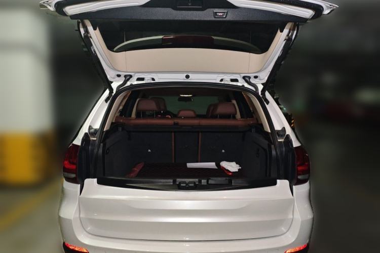 Used BMW X5 2017 xDrive28i Trunk