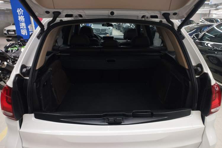 Used BMW X5 2017 xDrive28i Trunk