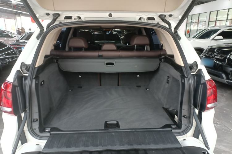 Used BMW X5 2017 xDrive28i Trunk