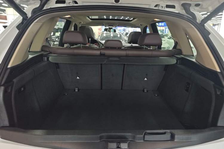 Used BMW X5 2017 xDrive28i Trunk