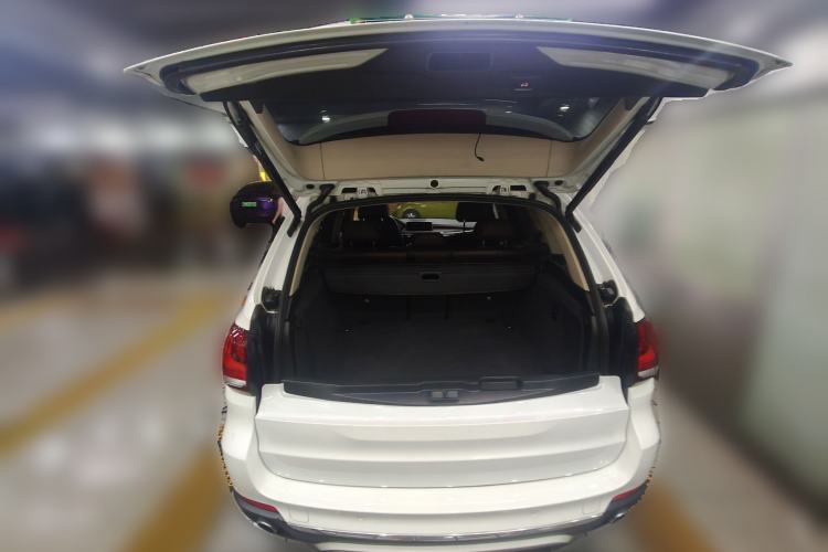 Used BMW X5 2017 xDrive28i Trunk