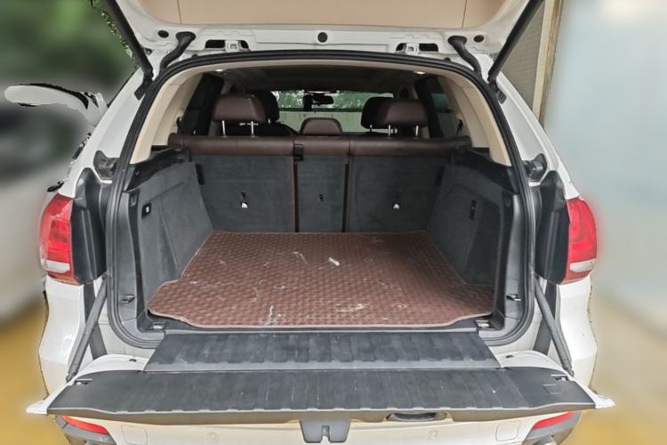 Used BMW X5 2017 xDrive28i Trunk