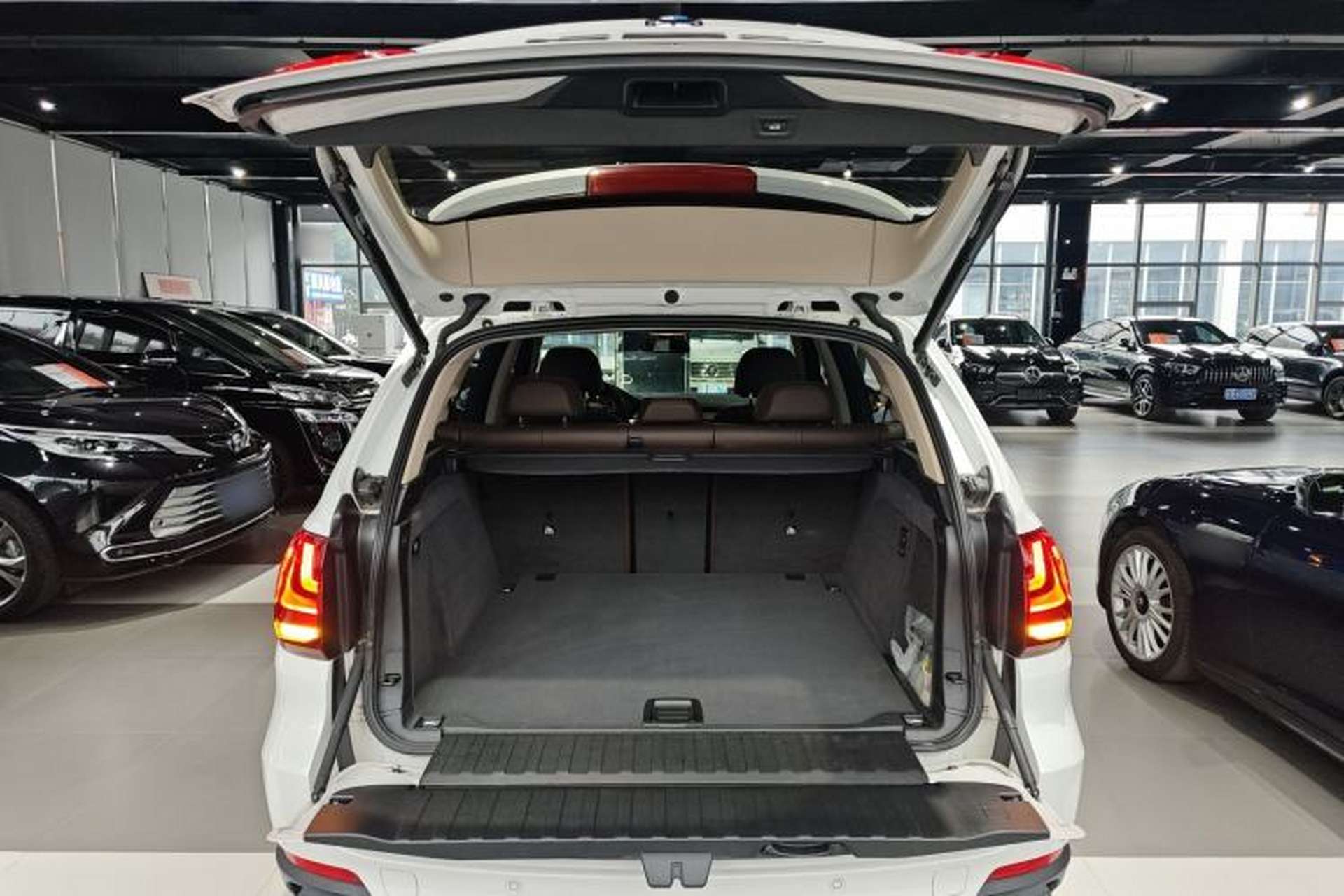 Used BMW X5 2017 xDrive35i Elegant Edition Trunk