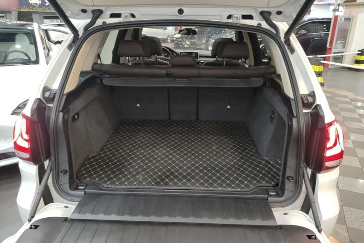 Used BMW X5 2017 xDrive35i Elegant Edition Trunk